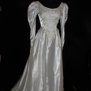 Vintage white wedding dress with beautiful bow